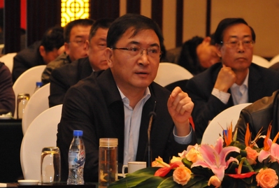 光明食品集团与新疆生产建设兵团举行合作交流恳谈会