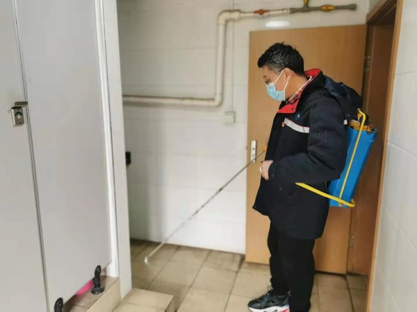 调整大小 水产集团确保货源图四水产集团渔业公司对宿舍重点区域消毒.jpg